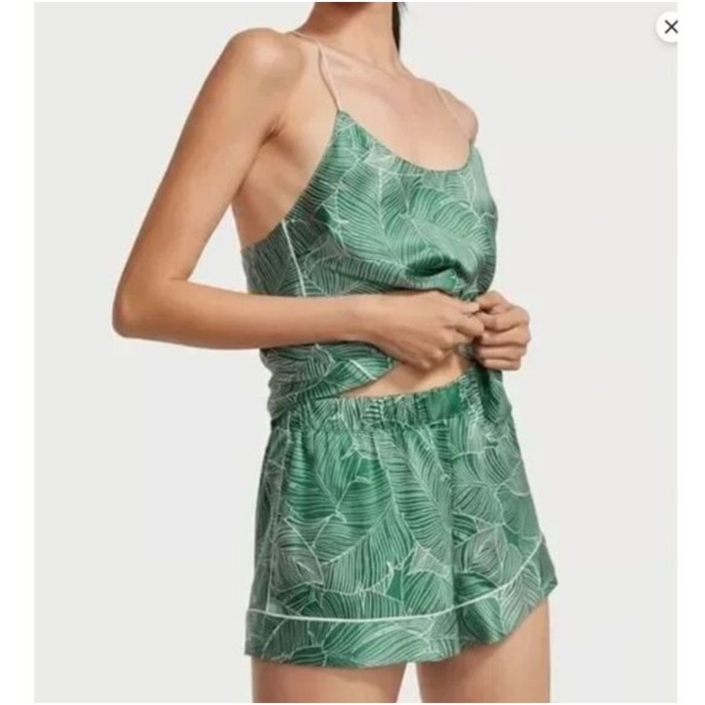 Victoria's Secret Satin Shorts Pajama lounge set Small Green tropical Small New